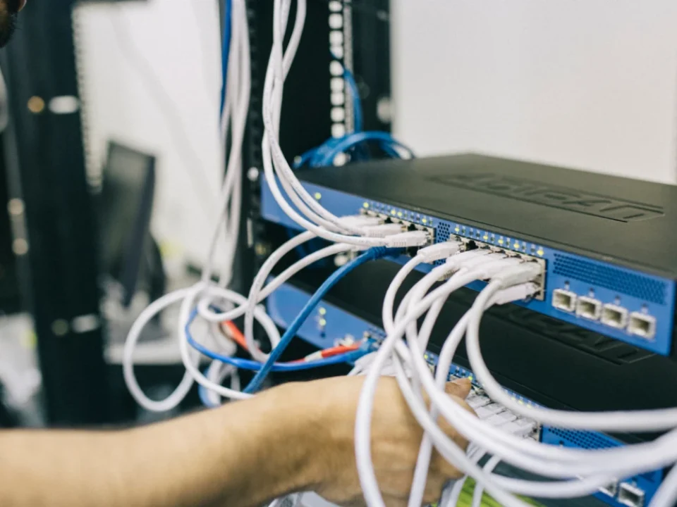 Programa Técnico en Sistemas de la Información y Redes - Inesur - Formación en instalación, configuración y soporte tecnológico
